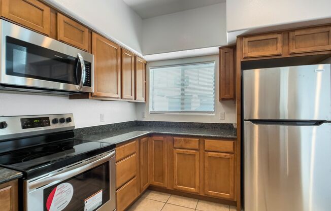 3 beds, 3 baths, 1,560 sqft, $2,050, Unit 135