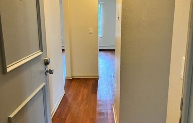 2 beds, 1 bath, 800 sqft, $1,450, Unit 60-209