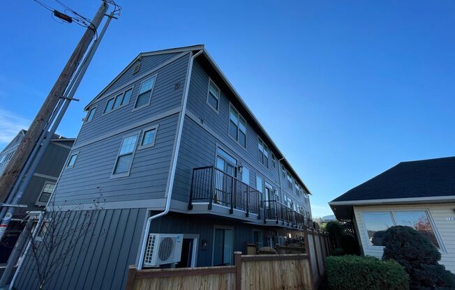 Outlook Townhomes | 1201 & 1205 32nd Street