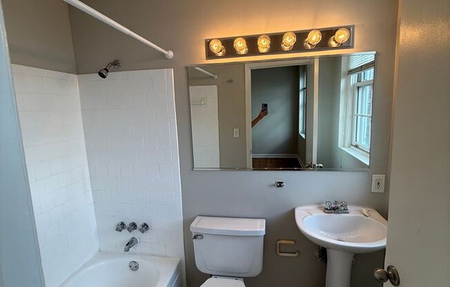 1 bed, 1 bath, 450 sqft, $1,250, Unit 963-405