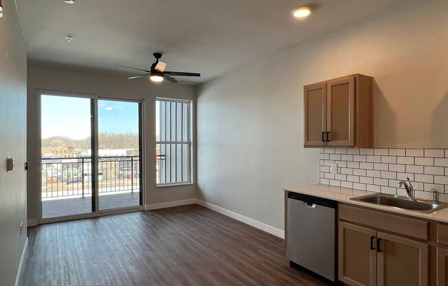 Studio, 1 bath, 532 sqft, $1,400, Unit WR 305-312