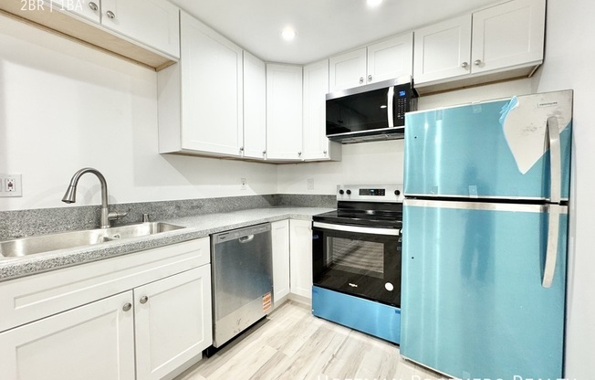 1121 N KINGS RD