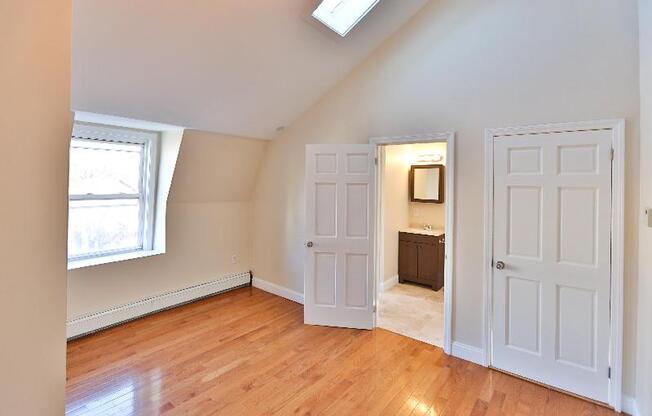 4 beds, 2 baths, $4,600, Unit 2