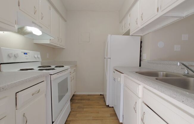 2 beds, 1 bath, 905 sqft, $995, Unit 5500-B