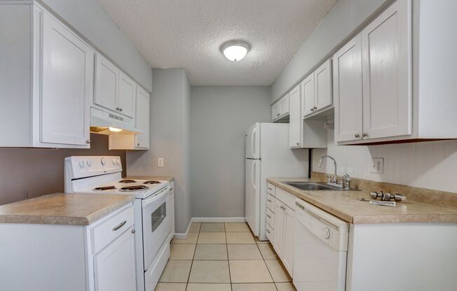 2 beds, 1 bath, 800 sqft, $695, Unit Unit 05