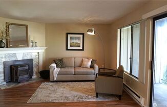Remodeled 1 Bedroom Condo - Easy Hwy 18 Access