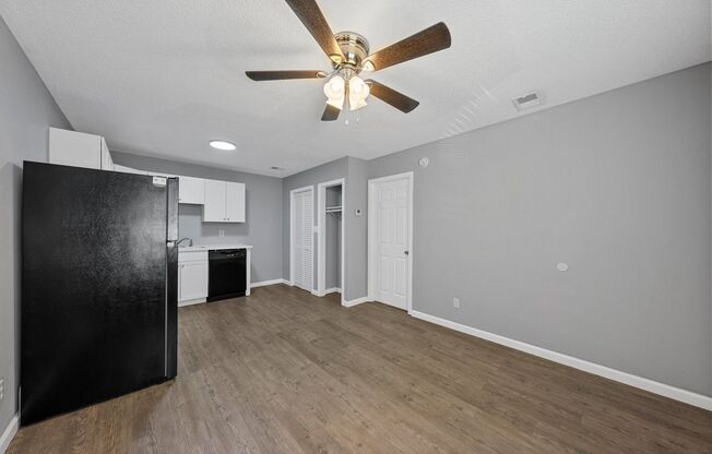 1 bed, 1 bath, 550 sqft, $705, Unit 636 10