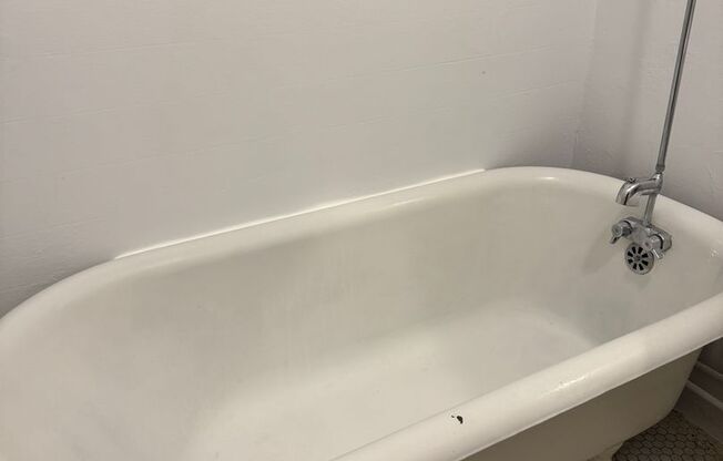 Studio, 1 bath, $865, Unit 07