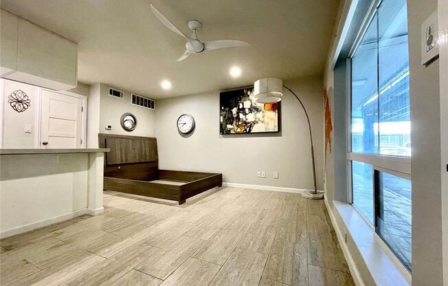 Sterling Crest #D107