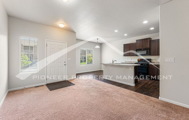 Charming Townhouse with Washer/Dryer and Central AC