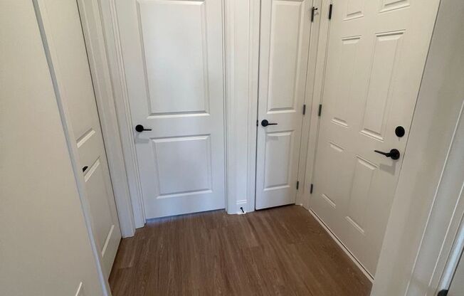 1 bed, 1 bath, 859 sqft, $1,600, Unit B203