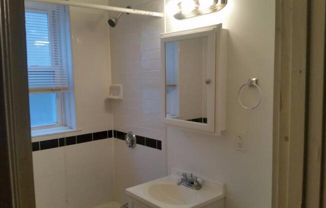 1 bed, 1 bath, $2,400, Unit 10