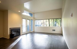 Get $250 OFF! Fantastic Lake Oswego 1Bdr w/Fireplace, Dishwasher, W/D & Patio!