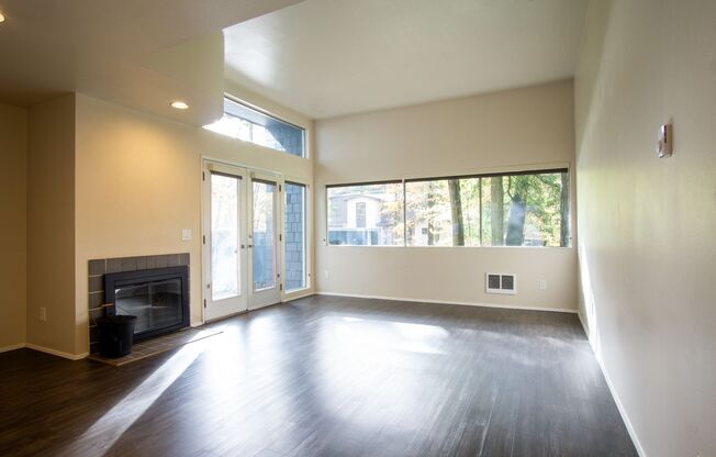 Get $250 OFF! Fantastic Lake Oswego 1Bdr w/Fireplace, Dishwasher, W/D & Patio!