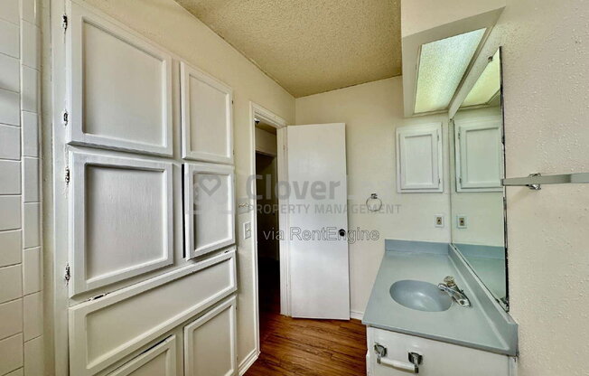 2 beds, 1 bath, 772 sqft, $797