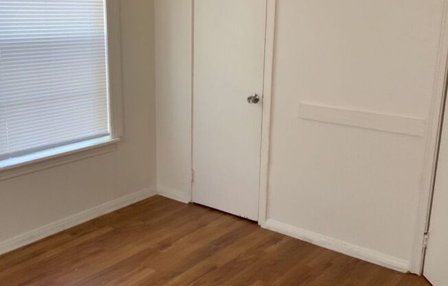 2 beds, 1 bath, $775, Unit 1