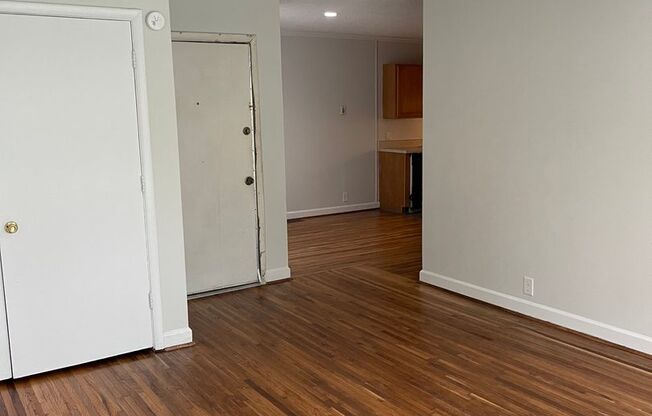 2 beds, 1 bath, $1,500, Unit 246 D2