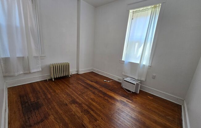 2 bed 1 bath with W/D in unit
