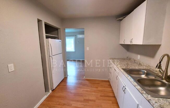 1 bed, 1 bath, 550 sqft, $850, Unit B