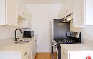 611 S. Cloverdale Avenue