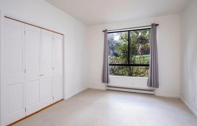 555 SEAVER DR