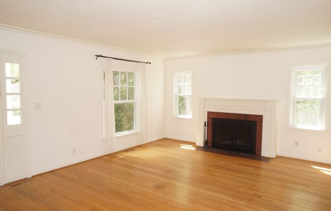 Westmoreland/Sellwood 3 bedroom Beauty!