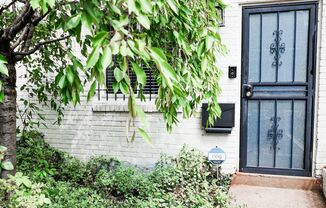 Modern 3BR/2.0BA Townhouse with Private Backyard in SE DC