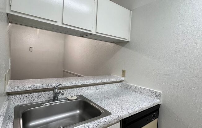 1 bed, 1 bath, 660 sqft, $1,040, Unit 113