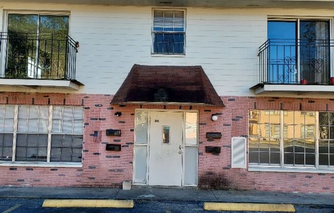 2 bedroom 1 bathroom Unit Available Now