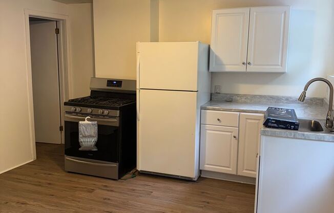 Newly Remodeled 2-Bedroom Townhouse