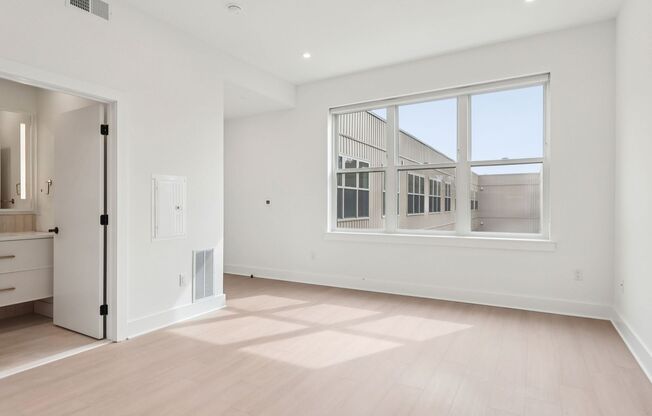 1 bed, 1 bath, 680 sqft, $1,833, Unit 201