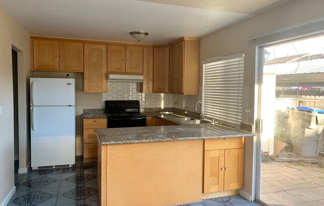 Remodeled 4 bedroom end unit townhouse