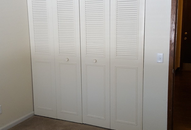 2 beds, 2 baths, 960 sqft, $1,325, Unit 33 - 04