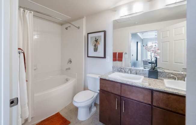 Le Mirage Apartments Bathroom Midland Odessa Texas Apartments