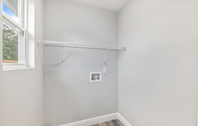 4577 2 AVE