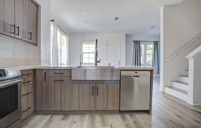 3 beds, 2.5 baths, $3,500