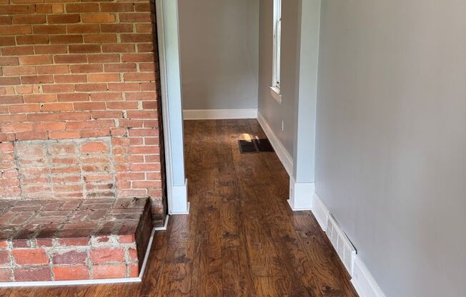 3 Bedroom 1 Bath Minutes Away from the City!