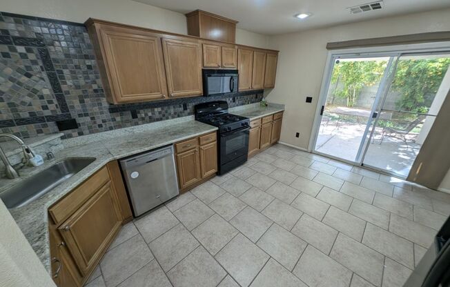 3 beds, 2.5 baths, $2,100