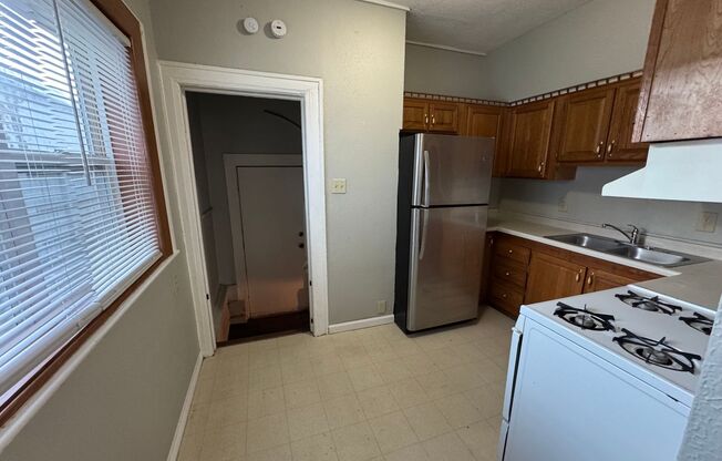 3 beds, 1 bath, $1,324