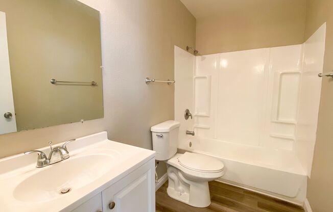 2 beds, 1 bath, $1,975, Unit 4966-02