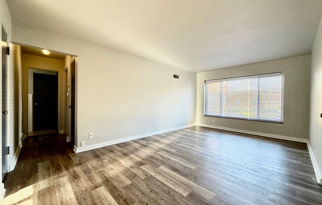 1 bed, 1 bath, 800 sqft, $975, Unit 5948- 1W