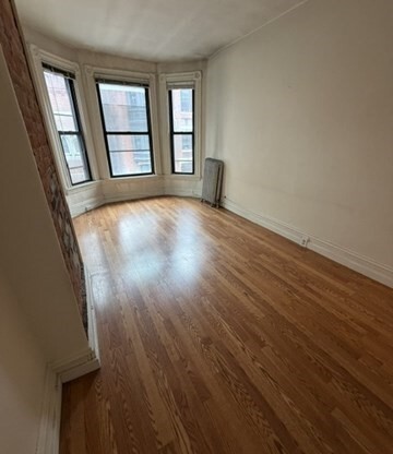 2 beds, 1 bath, 700 sqft, $3,150, Unit 2