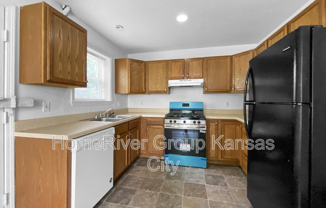 1614 E 37 ST