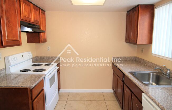 Spacious Elk Grove 2bd/2ba Triplex