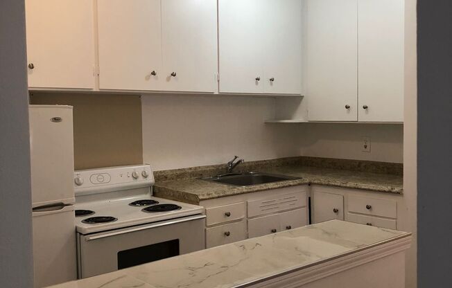 Seward Park Court: Hidden Gem in Serene Neighborhood w/ FREE Onsite Parking