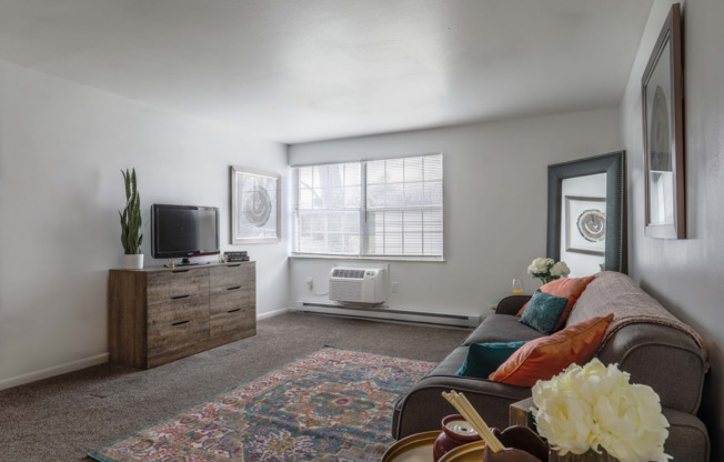 1 bed, 1 bath, 585 sqft, $940, Unit 50