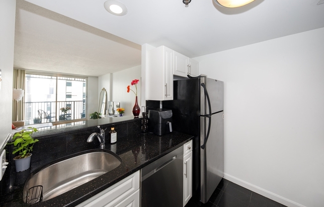 1 bed, 1 bath, 663 sqft, $3,400, Unit 1027