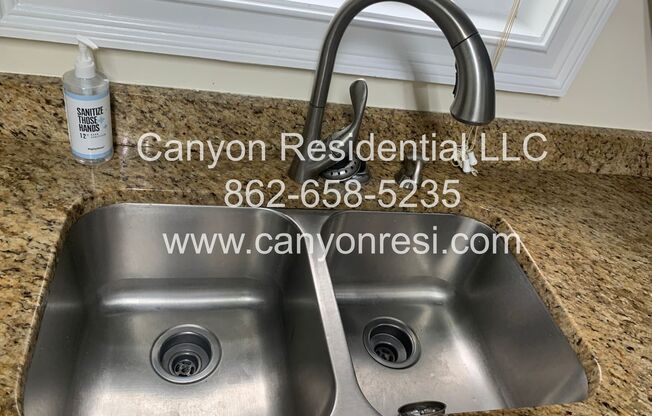 Beautiful 3b Room!Move in ready!