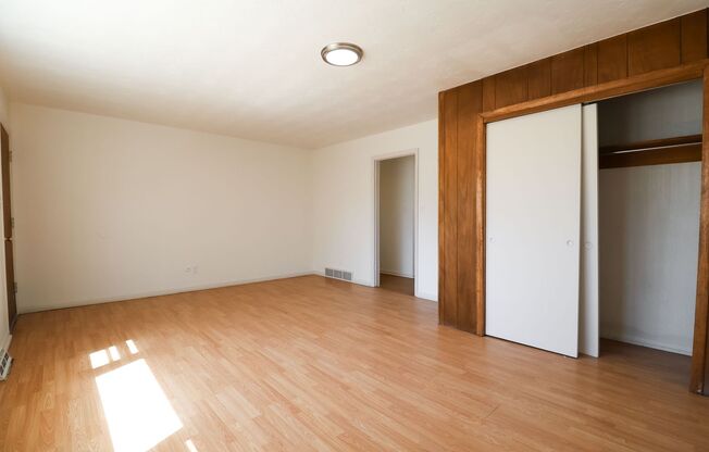 3 beds, 1 bath, 1,330 sqft, $1,295, Unit 1719 6th ave unit 2