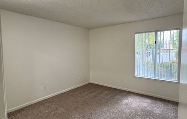 1 bed, 1 bath, 650 sqft, $1,320, Unit 12